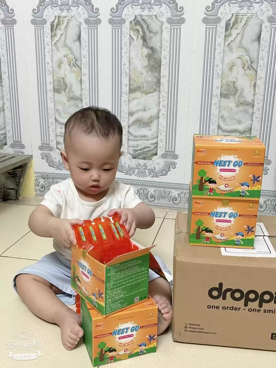 Bé Tự Lấy Nest Go Uống